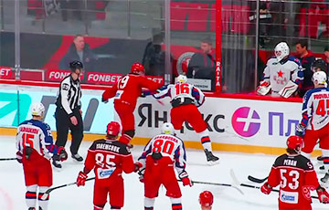 Канадец отправил российского хоккеиста в нокдаун за подлый поступок на матче КХЛ