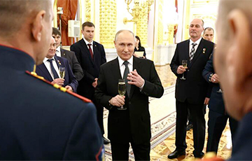 Drunk Putin Disgraces Himself With Coarse Statements Against Ukraine
