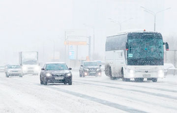 Кара небесная: на Москву обрушился самый большой за 150 лет снегопад