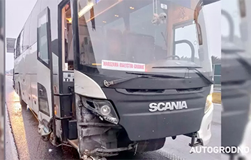 Автобус «Варшава - Гродно» врезался в полицию и пожарную возле Белостока