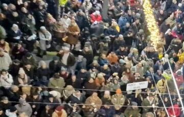 В Сербии начались протесты после победы на выборах партии Вучича