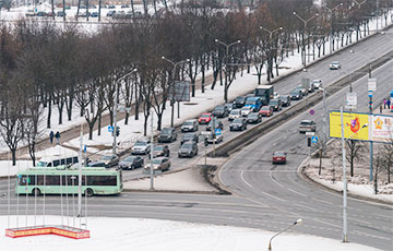 Huge Traffic Jam Appears In Bangalore Square In Minsk