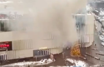 The Khorosho Shopping Center Burns In Moscow