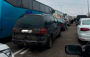 Queues At Belarus-EU Border Increase Sharply