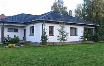 Под Минском продают современный коттедж с мебелью