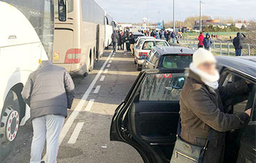 На выезде из Польши в Беларусь большие очереди