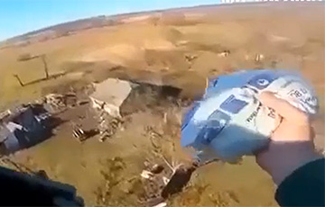 Ukrainian Helicopter Pilots Dropped A Gift For Girl Who Greeted Them On Combat Missions