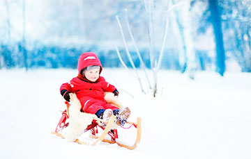How Snowfall In Belarus Lifts Children's Spirits