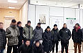 Пад Мінскам затрымалі вялікую групу мігрантаў