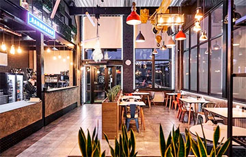 В Минске затопило известный ресторан рядом с центром