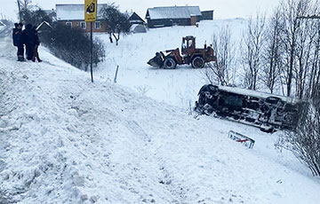 Minibus With Passengers Overturns In Lahoisk District