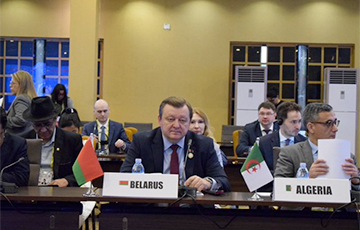 Lukashenka's Foreign Minister Gets Some From Uganda Residents