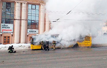 Белорусский автобус МАЗ сгорел в российском Ижевске
