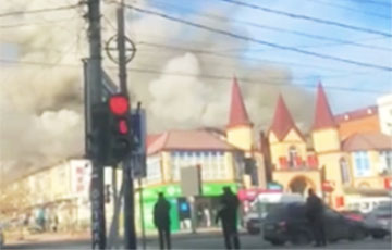 В российском Дагестане мощный пожар охватил ТЦ