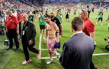 Телохранитель Месси стал участником необычного инцидента, защищая звезду в Гонконге