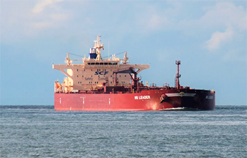 Российский нефтяной танкер мгновенно изменил маршрут из-за новых санкций США