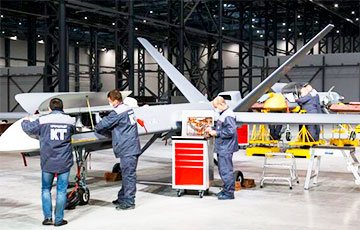 В российском Ижевске вспыхнул масштабный пожар на предприятии по производству БПЛА