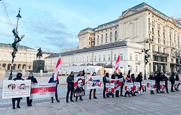 Белорусы Варшавы провели акцию с требованием выдвинуть Лукашенко ультиматум