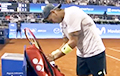 На турнире в Чили теннисист прервал матч из-за звонка телефона