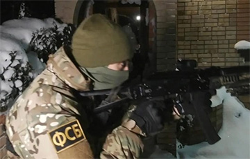 В Ингушетии продолжается ожесточенный бой с российской ФСБ