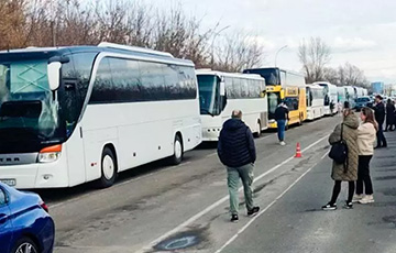 «Не покупайте билеты на автобусы»: белорусам рекомендуют пересекать границу с Польшей по новой схеме