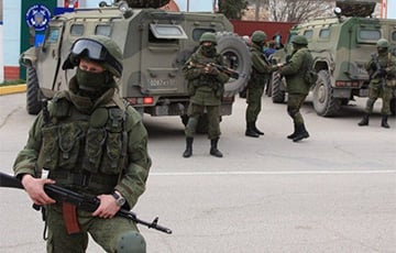 В оккупированном Крыму российским военным порезали колеса