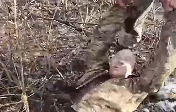 Ukrainian Border Guards Take Russian Prisoner