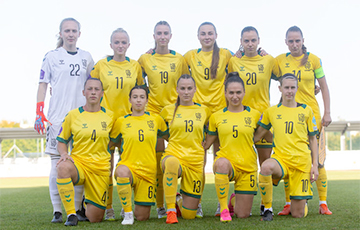 Женская сборная Литвы по футболу отказалась играть с белорусками
