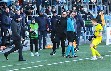 Игрок БАТЭ после гола побежал праздновать к тренеру соперников