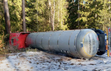 Tanker Truck With Propane Overturns Into Ditch In Bykhau District