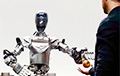 Создан робот, который может подать ужин и поддержать беседу с человеком