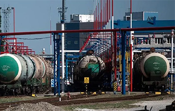 Россия попросила бензин у Беларуси после краха производства и атак на НПЗ