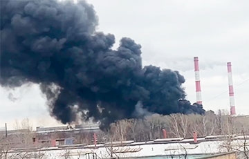 В Екатеринбурге вспыхнул пожар на одном из крупнейших российских военных заводов