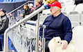Лукашенко подписал закон, запрещающий приходить с собаками на катки и стадионы