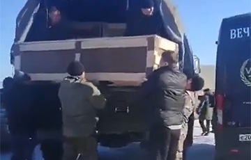 Полные машины «героев СВО» вернулись в Россию из зоны боевых действий