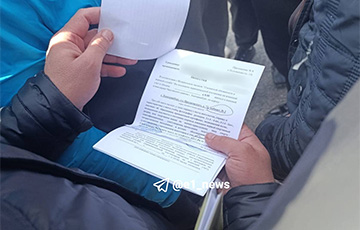 Екатеринбурге мигрантам вручили повестки в военкомат в очереди за водительскими правами