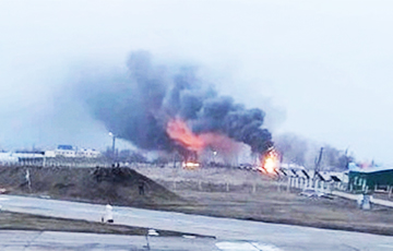 Минимум шесть российских самолетов уничтожены на аэродроме в Морозовске
