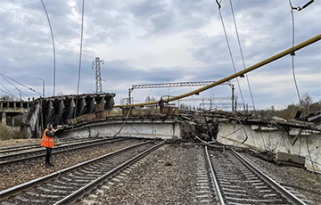 Fallen Bridge Making Trains To Belarus Follow Detour Repaired Recently In Russia