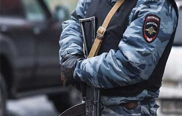 СМИ: Российские силовики ворвались к консулу Кыргызстана