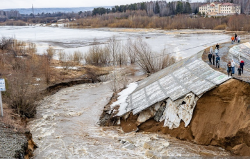 В России прорвало еще одну дамбу: под воду уходит Томск