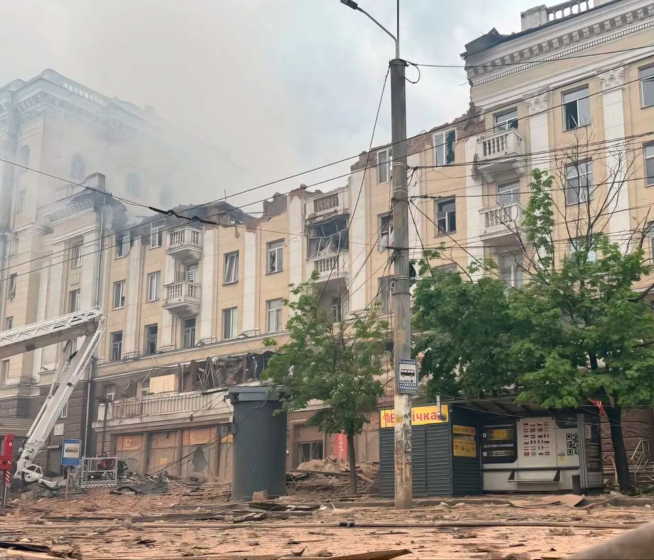 Дым, огонь и обломки везде: появилось видео первых минут после удара РФ по  жилому дому в Днепре / Мой BY — Информационный портал Беларуси. Новости  Беларуси