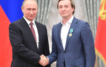Putin Awards Order To Actor Bezrukov, Who Supports The War