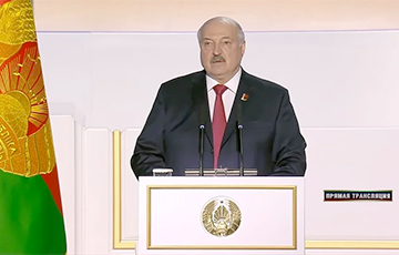 СМІ: Лукашэнка хрыпіць, ледзь выціскаючы з сябе словы