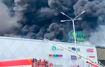 Big Shopping Mall On Fire In Khabarovsk, Russia