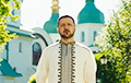 «У Бога на плячы - шэўрон з украінскім сцягам»