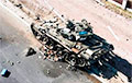 «Осколки полетели!»: шокированные оккупанты наблюдают за детонацией своего танка