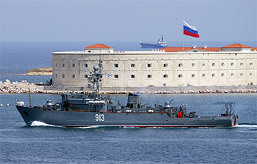 Ukrainian Forces Sank Russian Sea Minesweeper Kovrovets