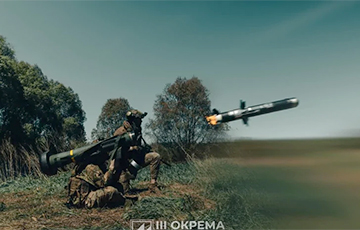 Бойцы ВСУ одним снарядом подожгли посадку с россиянами в Харьковской области