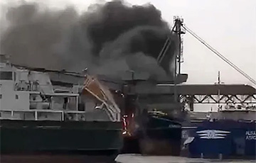 В ростовском порту Азов произошел крупный пожар