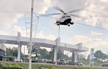 Белорус показал в соцсети, как вертолет заправлялся на АЗС в Минске